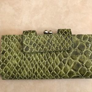 Women’s Green Clutch